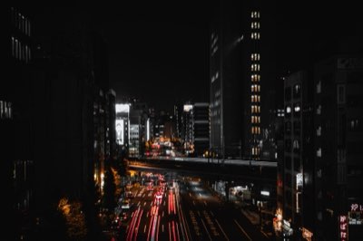 Local Gaze Matters: Dressing for Tokyo's Corporate Culture
