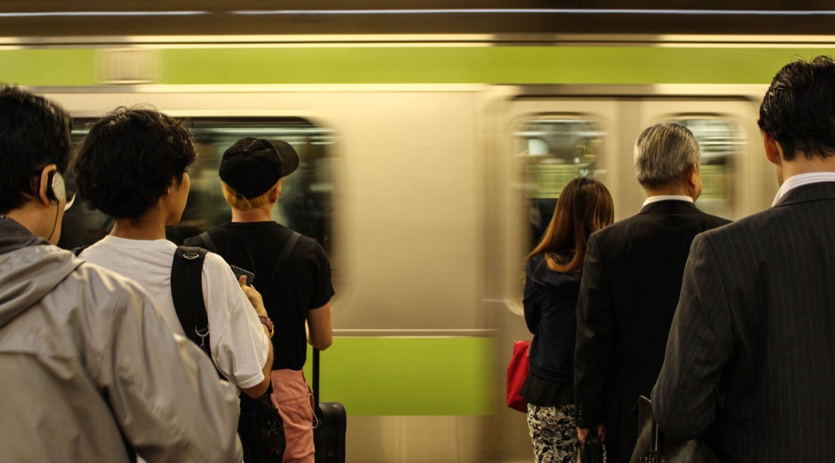 Mapa de subterráneo de Tokio con diferentes tarjetas