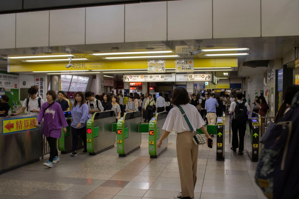 Tokyo subways met verschillende verkeerstickets