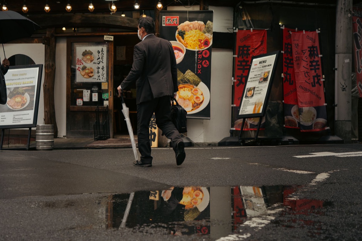 東京のオフィスでの反バジーライフスタイル