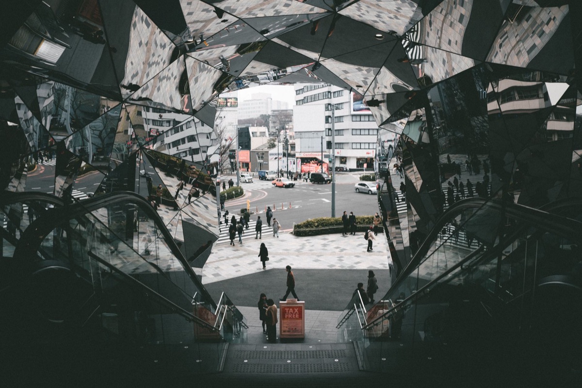 東京オフィスビルエントランス