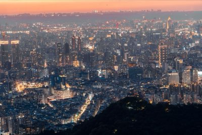 東京職場穿短褲的藝術：如何達到商務休閒的黃金比例完整指南
