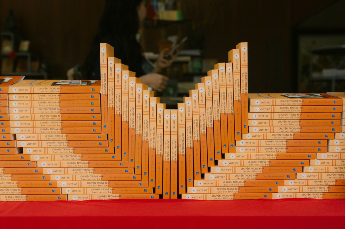 Natsū Sōseki book cover in a Tokyo bookstore