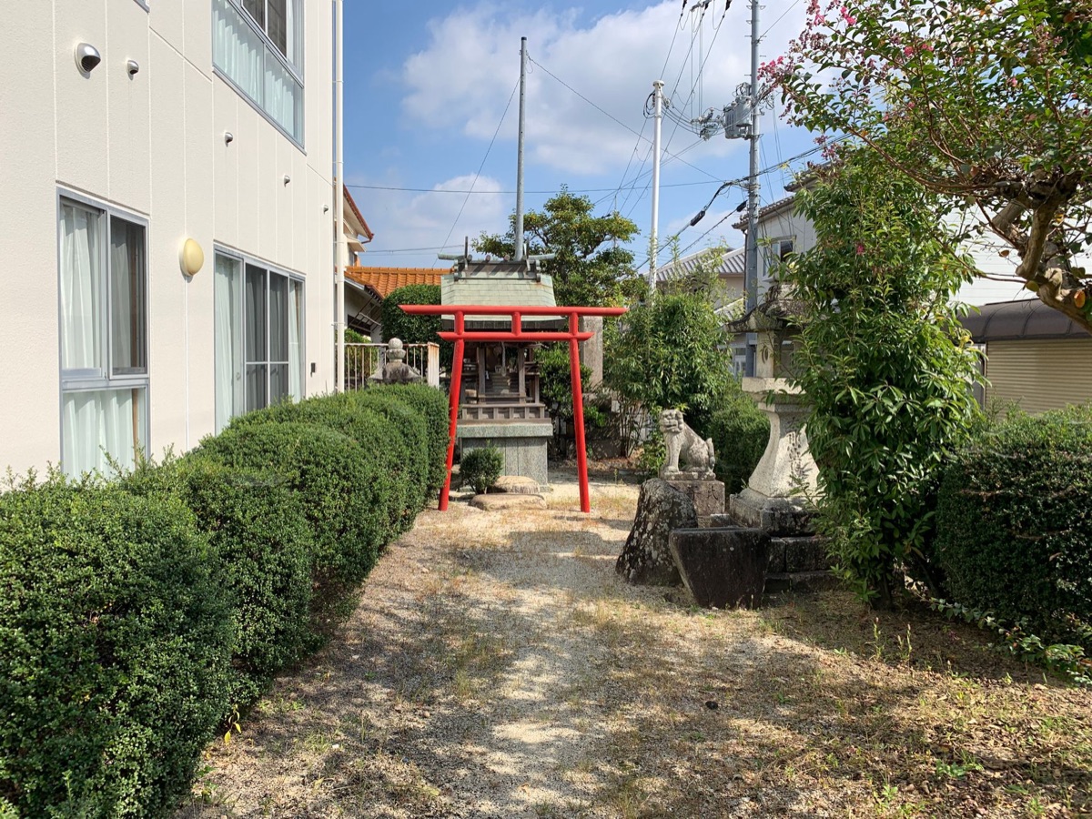 shrine gate, traditional shrine