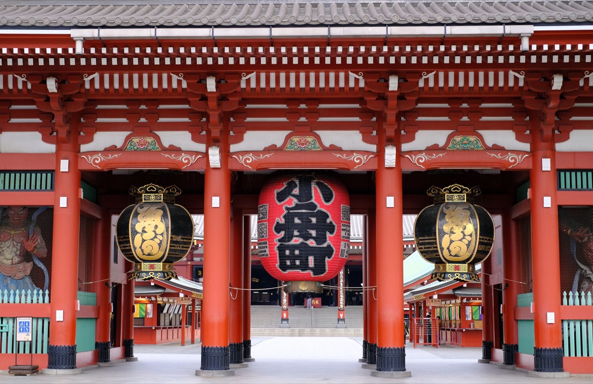 entrée d'un shrine traditionnel à Tokyo