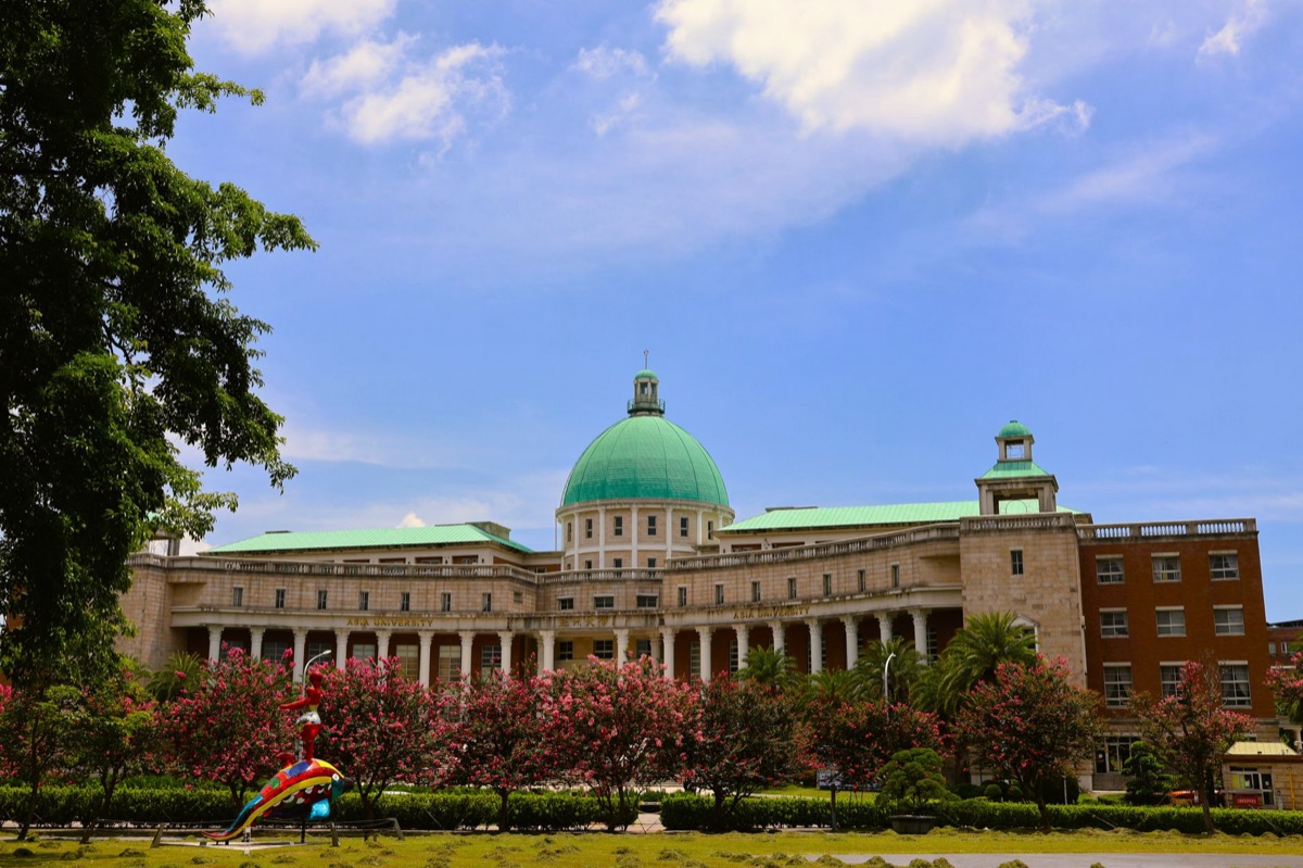 tokyo university campus with traditional and modern architecture
