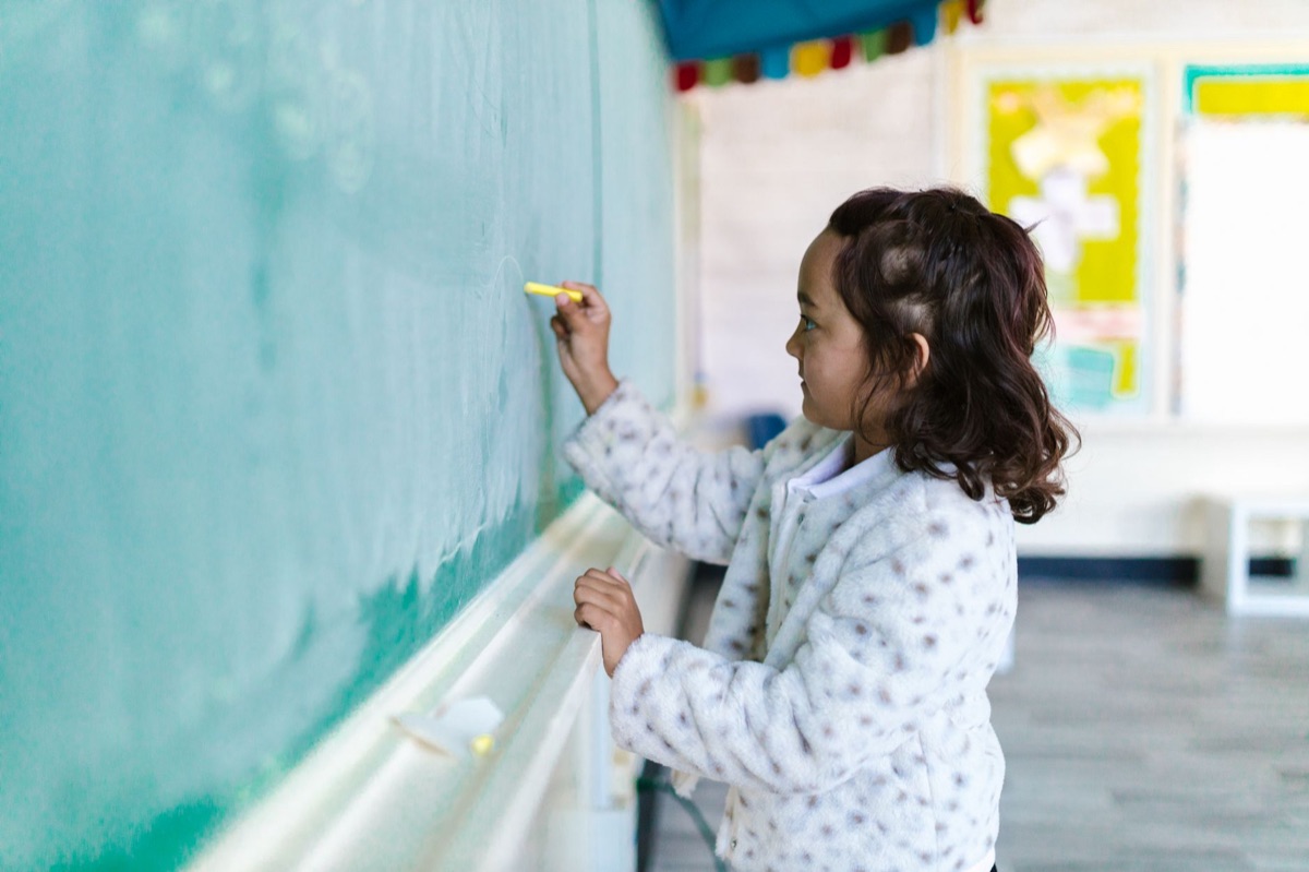Chambre de classe d'école primaire à Tokyo