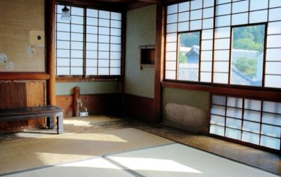 静かな学びの場から巨大キャンパスへ：東京の知のダイナミズム