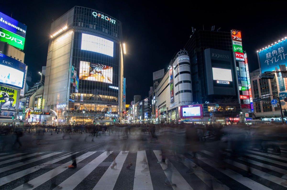 Le célèbre carrefour de Shibuya à Tokyo