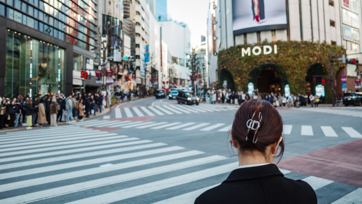Het beroemde Shibuya Scramble kruispunt in Tokio
