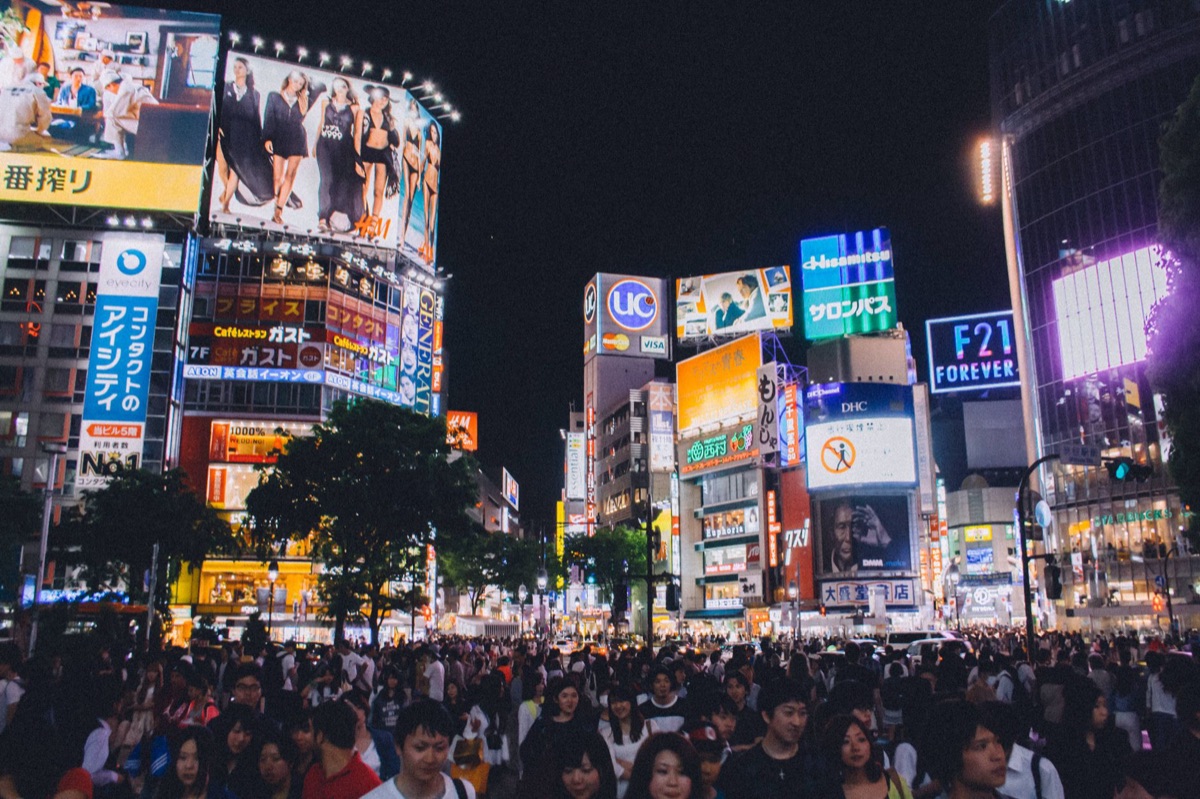 東京澀谷繁忙的十字路口景觀